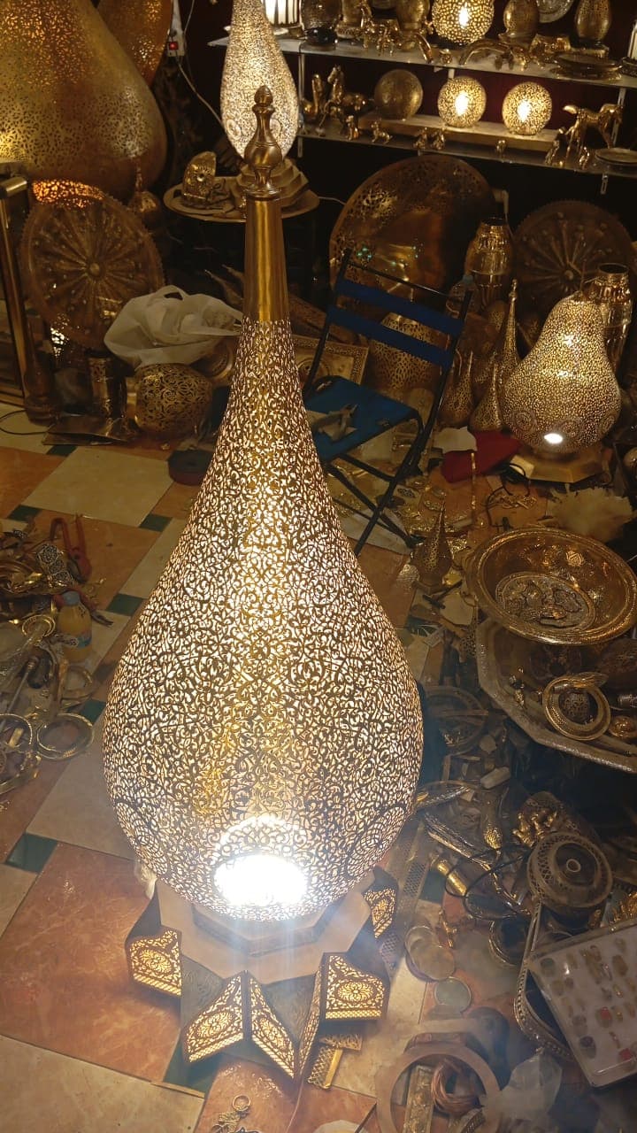 Motifs géométriques percés à la main