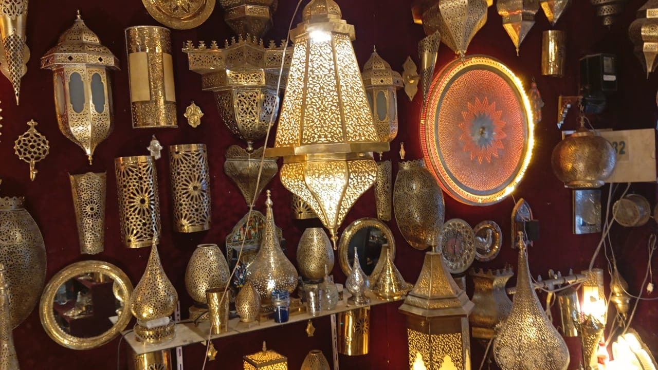 Atelier traditionnel dans la médina de Fès